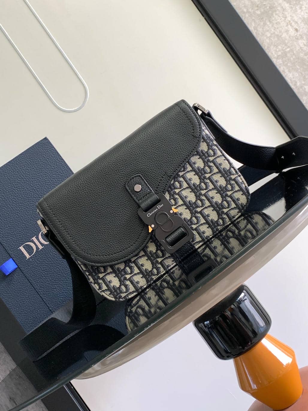 00134 Dior Man Bag